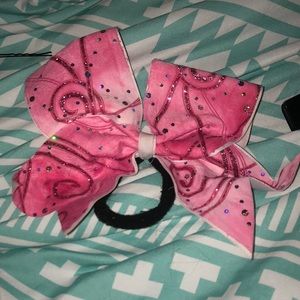 Cheer bow